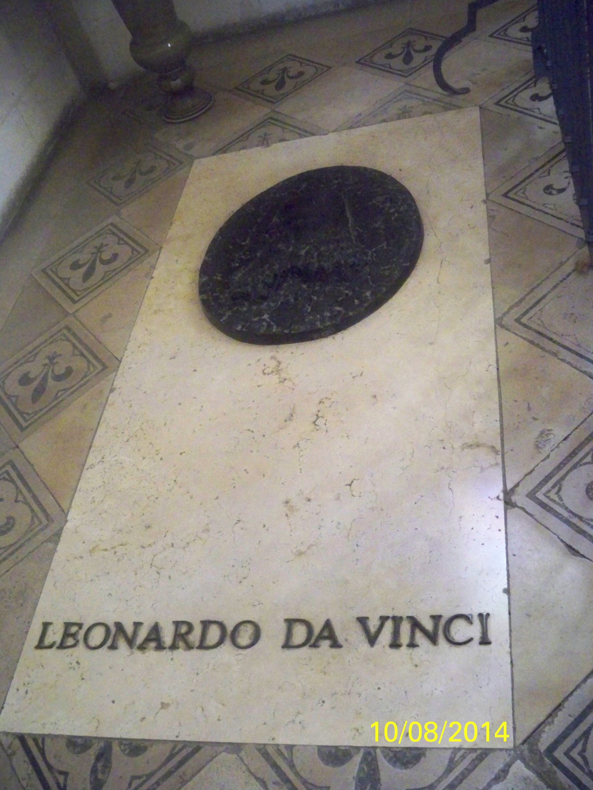 Leonardo's tomb.JPG